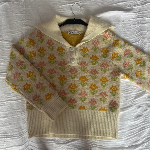 ZARA SWEATER FLORAL PATTERN - Picture 2 of 4